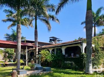 Casa · 748m² · 5 Recámaras · 5 Estacionamientos · Hermosa Residencia en San Fernando, Chiapas (Cerca de Tuxtla Gutierrez)