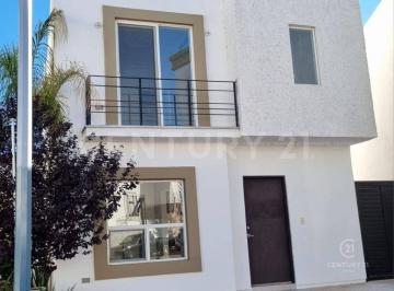 Casa · 122m² · 3 Recámaras · 2 Estacionamientos · Casa en Venta en Fraccionamiento Real Saratoga II en Chihuahua, Chih.
