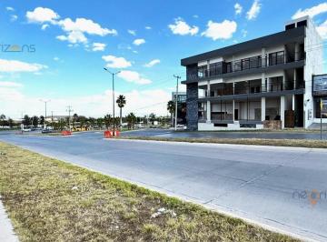 Local comercial · 8 Estacionamientos · Local Comercial en Av Villa Magna Nte