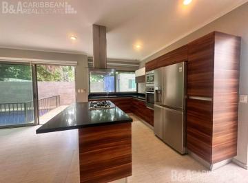 Casa · 344m² · 5 Recámaras · 3 Estacionamientos · Casa en Venta en Residencial Cumbres, Cancun