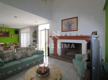 Casa de 4 habitaciones, Celaya · Alameda: Casa en Esquina Amplios Espacios 3 Recamaras.