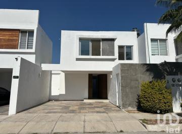 Casa · 213m² · 3 Recámaras · 2 Estacionamientos · Casa en Venta Al Norte de Aguascalientes - Zona Alcázar