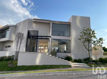 Casa · 736m² · 6 Recámaras · 3 Estacionamientos · Venta Espectacular Residencia en La Vista Country Club, Vista Magna