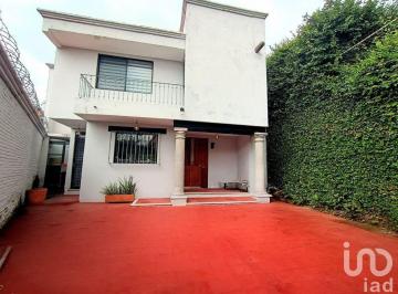Casa · 279m² · 3 Recámaras · 2 Estacionamientos · Casa Sola en Venta en Fraccionamiento en Zona Norte de Cuernavaca Privada Zamora Colonia Maravillas