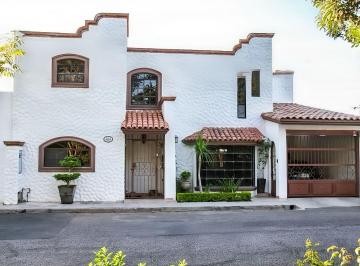 Casa de 4 habitaciones, Hermosillo · Casa en Venta en La Zona Casa en Venta en Los Arcos, Zona Céntrica de Hermosillomás Céntrica y Exclu