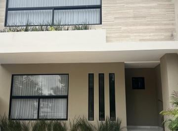 Casa · 250m² · 3 Recámaras · 2 Estacionamientos · Venta de Casa en Arbolada