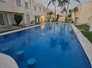 Casa de 3 habitaciones, Acapulco de Juárez · Fracc. Puente del Mar Villa 3 Rec. 2.5 Baños, Alberca y 2 Estacionamientos, a Unos m de La Entrada