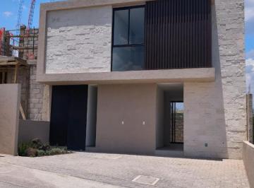 Casa · 145m² · 2 Recámaras · 2 Estacionamientos · Con 3 Recamaras Amplias