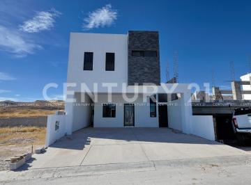 Casa · 189m² · 3 Recámaras · 2 Estacionamientos · Casa en Venta en Fraccionamiento Tarona en Chihuahua, Chih.