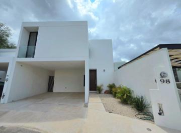 Casa de 3 habitaciones, Mérida · Casa en Venta con 3 Recámaras y Alberca en Cholul en Mérida, Yucatán