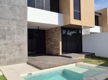 Casa · 305m² · 4 Recámaras · 2 Estacionamientos · Casa Entrega Inmediata de 4 Recamaras y Alberca en Temozón Norte, Mérida
