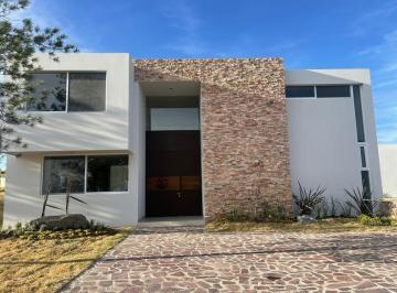Casa · 391m² · 3 Recámaras · 3 Estacionamientos · Renta Casa en La Campiña, Gran Jardín, León, Guanajuato