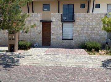 Casa · 162m² · 3 Recámaras · 2 Estacionamientos · Venta Casa en Hacienda Valbuena