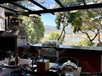 Casa · 248m² · 4 Recámaras · 1 Estacionamiento · Casa en Venta en Valle de Bravo