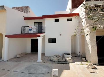 Casa de 3 habitaciones, Mérida · Villa en Renta Amueblada y con Alberca en Privada de Yucalpetén, Progreso