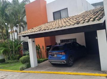 Casa de 4 habitaciones, Cuernavaca · Casa en Fraccionamiento con Alberca en Cuernavaca