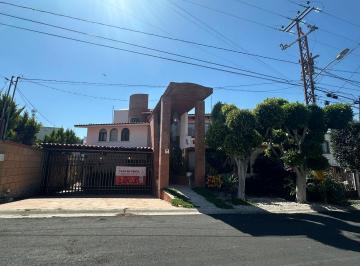 Casa · 354m² · 4 Recámaras · 4 Estacionamientos · Casa en Fraccionamiento Villas del Mesón