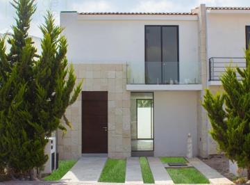 Casa · 111m² · 3 Recámaras · 2 Estacionamientos · Casa de Lujo en Ciudad Maderas Marqués, Querétaro