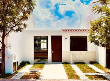 Casa · 61m² · 2 Recámaras · 2 Estacionamientos · Casa de un Piso en Privada, Ciudad Maderas El Marques, Queretaro