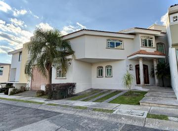 Casa · 585m² · 5 Recámaras · 4 Estacionamientos · Casa en Venta en Bosques de Santa Anita, Tlajomulco de Zúñiga, Jal.