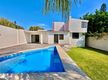Casa de 4 habitaciones, Cuernavaca · Casa en Venta en Jardines de Delicias