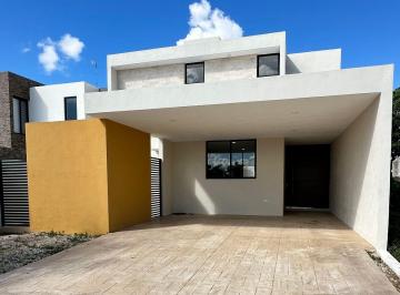 Casa de 3 habitaciones, Conkal · Casa en Privada Tamora Conkal, con Alberca y Amenidades de Primer Nivel.
