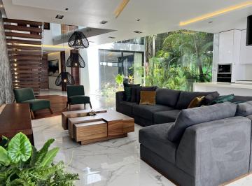 Casa · 505m² · 4 Recámaras · 3 Estacionamientos · Moderna Casa en Fracc Exclusivo Playacar