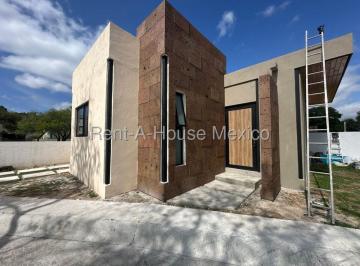 Casa de 2 habitaciones, Tequisquiapan · Tequisquiapan Casa de un Nivel en Venta con Amplio Terreno y Amenidades Vm1142