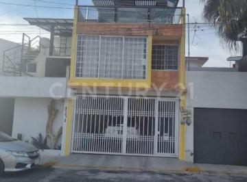 Casa · 228m² · 4 Recámaras · 2 Estacionamientos · Venta de Casa en Puebla, Estrellas del Sur, Zona Ibero, 4 Habitaciones y Terraza