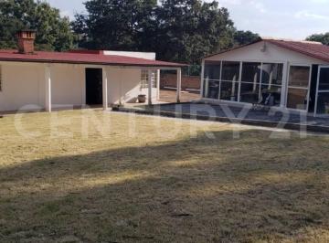 Casa · 300m² · 4 Recámaras · 8 Estacionamientos · Venta de Casa en Puebla, Haras del Bosque de 1,090 m² de Terreno un Piso