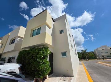 Casa · 80m² · 3 Recámaras · 2 Estacionamientos · Casa en Renta a m de La Playa