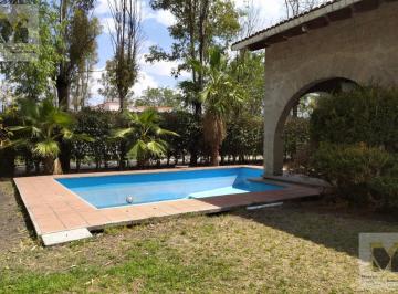 Casa · 750m² · 5 Recámaras · 15 Estacionamientos · Casa en Venta en Hacienda Valle Verde 10,000 m de Terreno