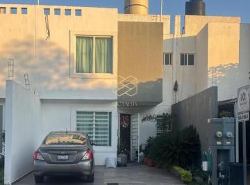 Casa · 111m² · 3 Recámaras · 2 Estacionamientos · Casa en Fraccionamiento Jardines de Los Reyes