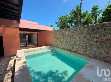 Casa · 197m² · 2 Recámaras · 2 Estacionamientos · Casa en Venta en El Centro de Mérida, Yucatán.