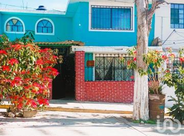 Casa · 189m² · 5 Recámaras · 1 Estacionamiento · Venta de Casa 2 Plantas, de 128 m² de Superficie, en Tulancingo Hgo.