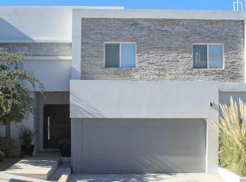 Casa de 4 habitaciones, Chihuahua · Residencia en Venta Zona Pedregales