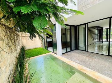 Casa · 216m² · 4 Recámaras · 2 Estacionamientos · Hermosa Casa en Altozano La Nueva Mérida