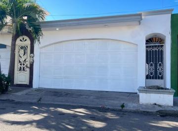 Casa · 111m² · 2 Recámaras · 2 Estacionamientos · Casa en Venta en Fracc. Villa del Real
