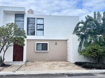 Casa de 3 habitaciones, Mérida · Casa de 3 Recámaras Amueblada, con Recámara en Pb, Dentro de Privada.
