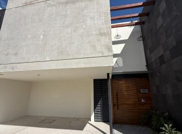 Casa · 252m² · 3 Recámaras · 2 Estacionamientos · Casa en Fraccionamiento Lomas de Angelópolis