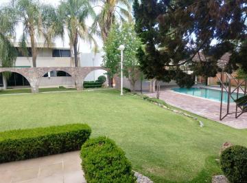 Casa · 900m² · 5 Recámaras · 6 Estacionamientos · Arbide Casa en Venta