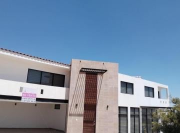 Casa · 198m² · 3 Recámaras · 3 Estacionamientos · Casa Moderna, Ciudad Maderas, Lista Para Habitar