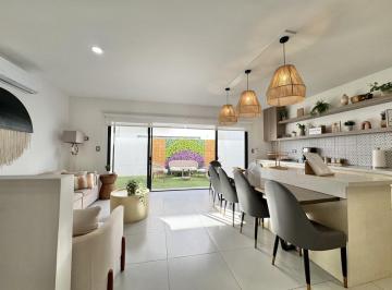 Casa · 120m² · 4 Recámaras · 2 Estacionamientos · Venta de Casa en Viñedos del Mar - El Sauzal Ensenada