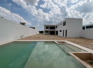 Casa · 629m² · 4 Recámaras · 6 Estacionamientos · Casa en Venta en Mérida Dzityá, con Más de Mil m² de Terreno y 629 m² de Constru