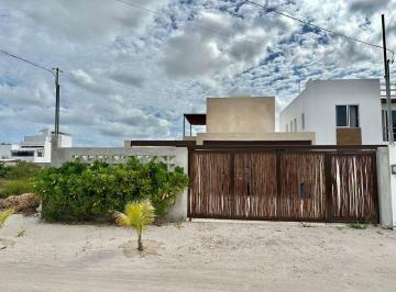 Casa · 500m² · 4 Recámaras · 4 Estacionamientos · Casa de 4 Recámaras en La Playa de San Benito Dzemul Yucatán