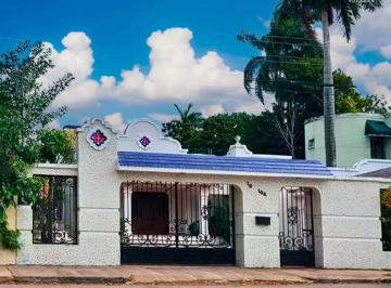 Casa · 710m² · 4 Recámaras · 2 Estacionamientos · Casa Residencial de 4 Recámaras y con Local en La Colonia Itzimná Mérida