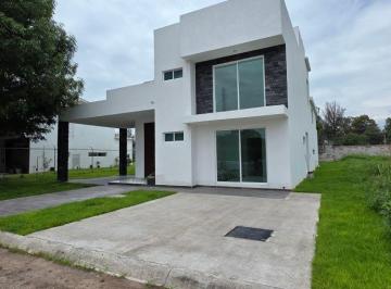 Casa en condominio de 4 habitaciones, San Juan del Río · Venta de Residencia Amplia en El Porvenir Sjr Qro 4r 3b Mb Diseño Moderno Fracc Privado Area Cancha