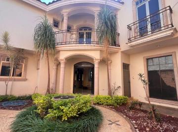 Casa uso de suelo de 4 habitaciones, Tepatitlán de Morelos · Se Renta Casa con Locales Comerciales, Jardines de La Rivera, Tepatitlán de Morelos, Jalisco.