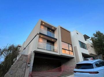 Casa de 4 habitaciones, San Luis Potosí · Casa en Monterra con Acabados de Lujo - $10.6 Mdp