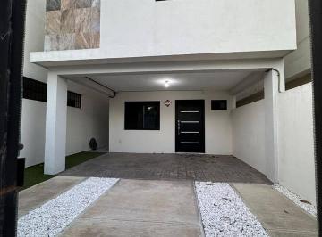 Casa · 3 Recámaras · 2 Estacionamientos · Casa en Venta Ubicada en Col. Roma, Facil Acceso a Carretera Tampico Mante